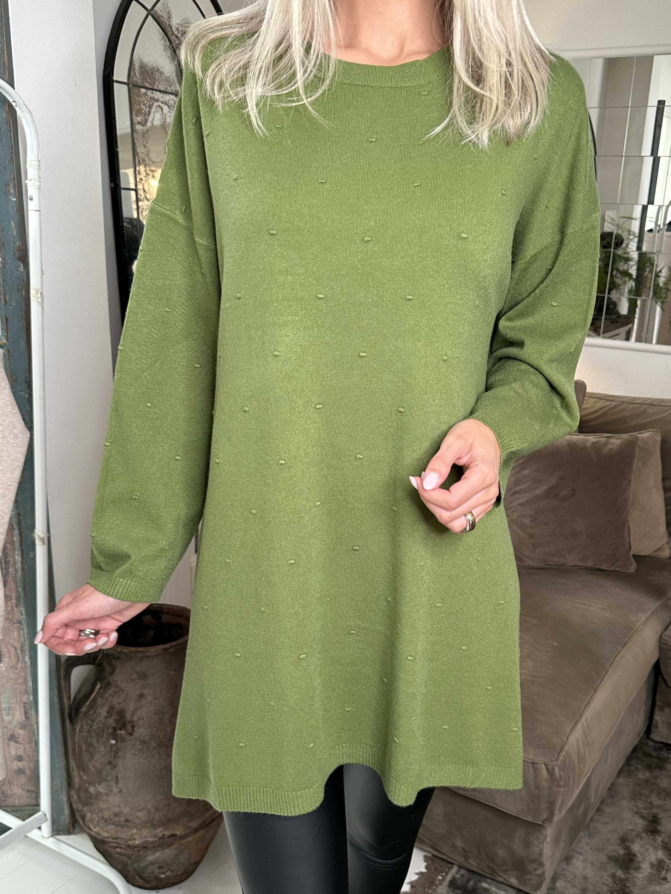 Zina - Strikbluse med prikket detaljer i stoffet